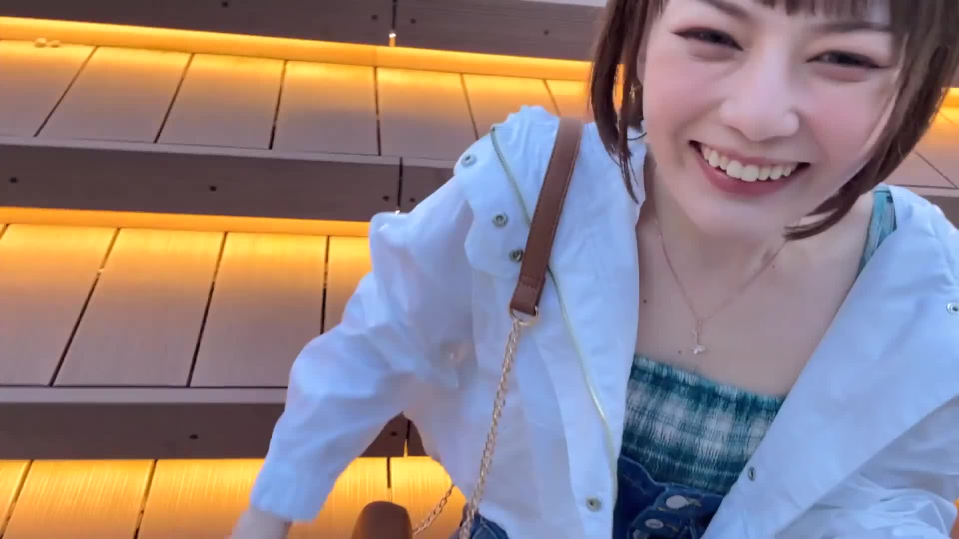 A short-cut female college student (22) from Kansai, a poster girl of pub. An energetic girl with a too good personality. She pretends to be a hip cowgirl SEX.-65038203